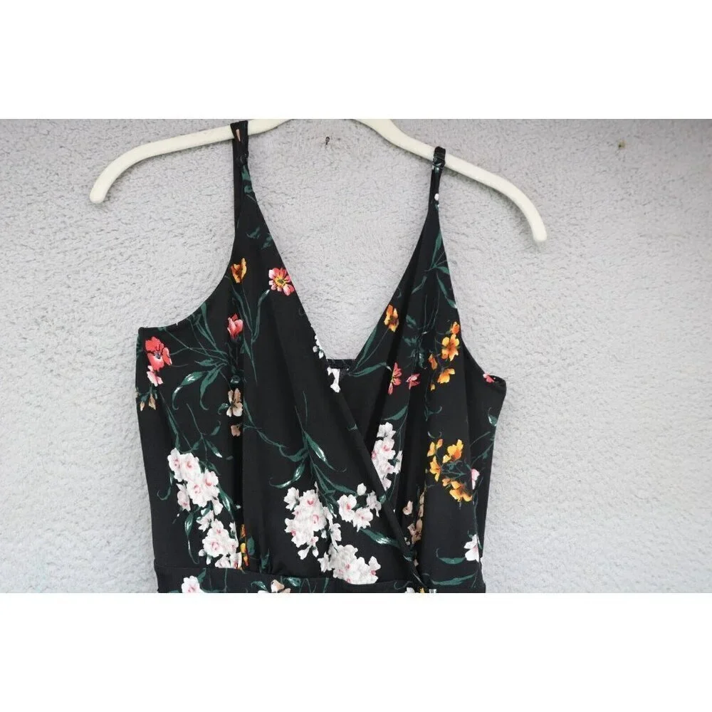 Kaileigh V-Neck Strappy Jumpsuit-Medium-Whimsigoth-Pockets-Wide Leg-Cropped